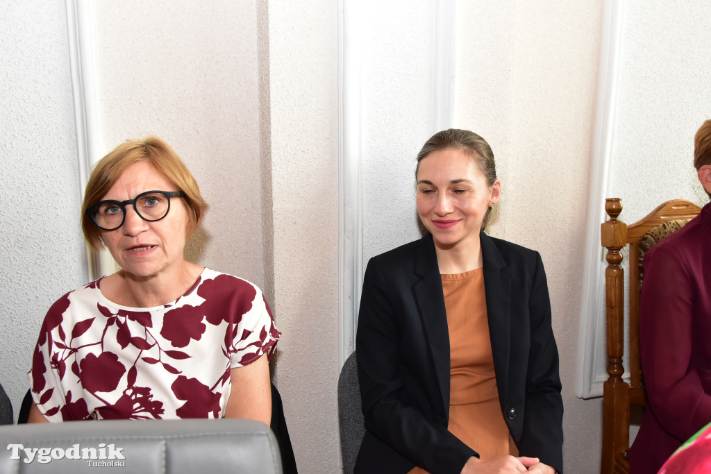Tuchola: Hanna Szramka przeszła na emeryturę. Wzruszająca uroczystośc w tuchokskim urzędzie