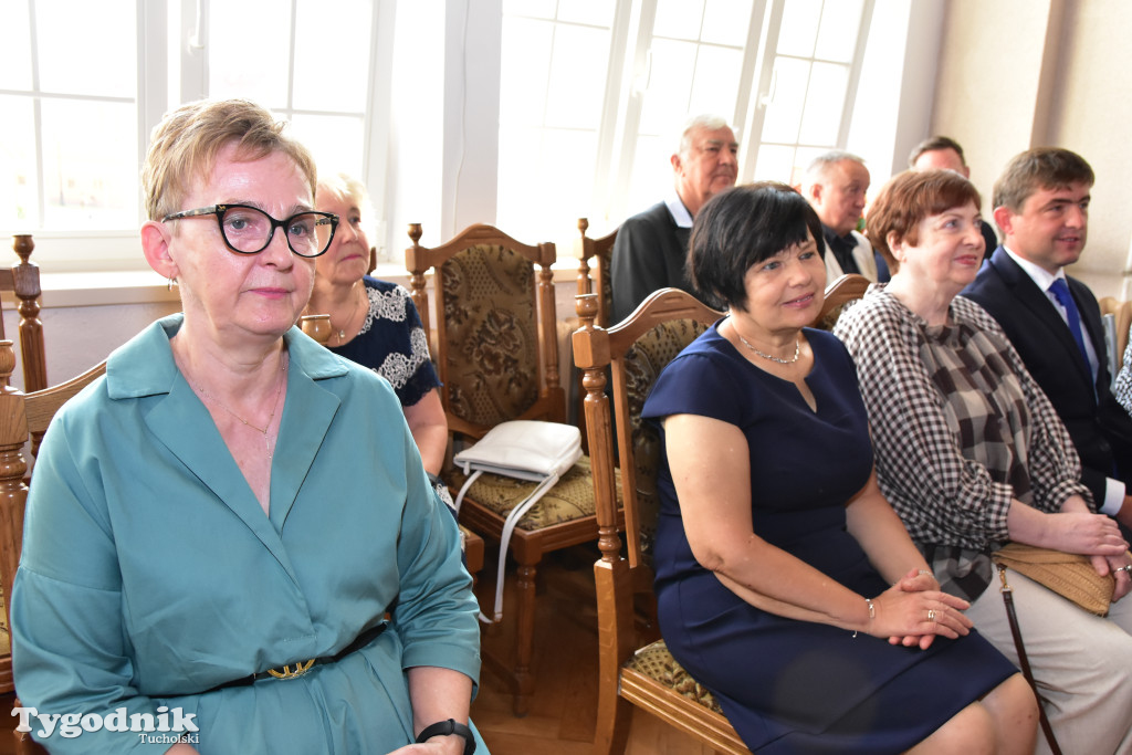 Tuchola: Hanna Szramka przeszła na emeryturę. Wzruszająca uroczystośc w tuchokskim urzędzie