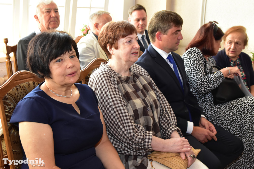 Tuchola: Hanna Szramka przeszła na emeryturę. Wzruszająca uroczystośc w tuchokskim urzędzie