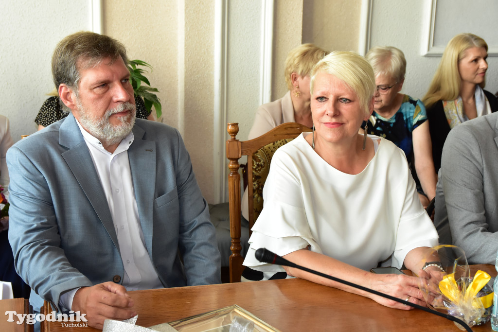 Tuchola: Hanna Szramka przeszła na emeryturę. Wzruszająca uroczystośc w tuchokskim urzędzie