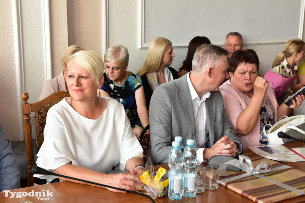 Tuchola: Hanna Szramka przeszła na emeryturę. Wzruszająca uroczystośc w tuchokskim urzędzie