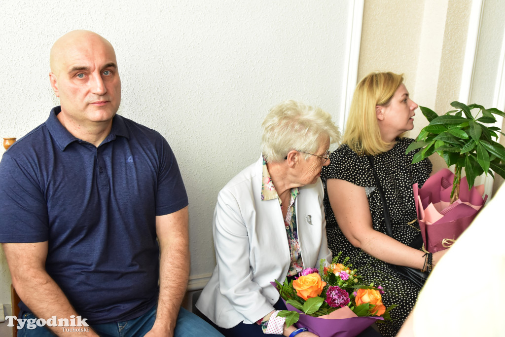 Tuchola: Hanna Szramka przeszła na emeryturę. Wzruszająca uroczystośc w tuchokskim urzędzie