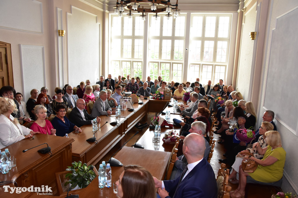 Tuchola: Hanna Szramka przeszła na emeryturę. Wzruszająca uroczystośc w tuchokskim urzędzie