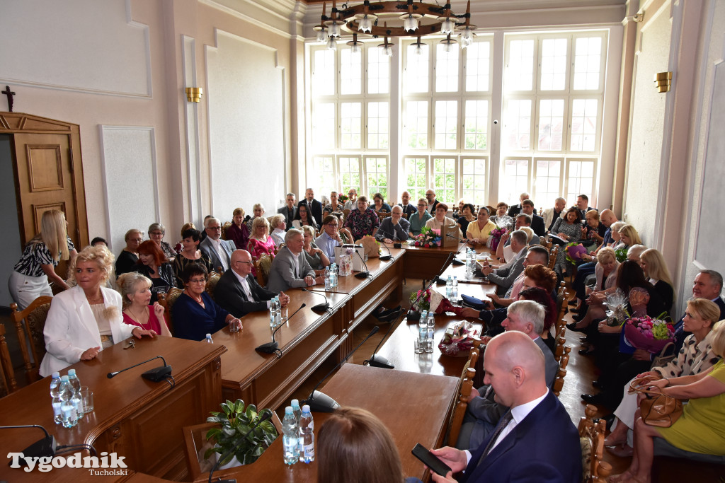 Tuchola: Hanna Szramka przeszła na emeryturę. Wzruszająca uroczystośc w tuchokskim urzędzie