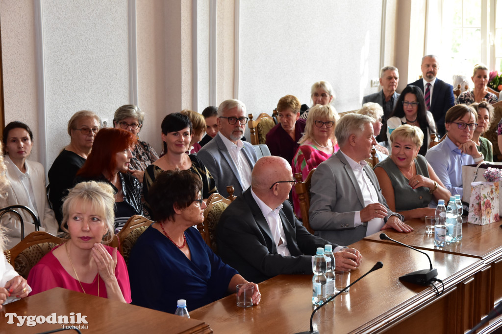 Tuchola: Hanna Szramka przeszła na emeryturę. Wzruszająca uroczystośc w tuchokskim urzędzie
