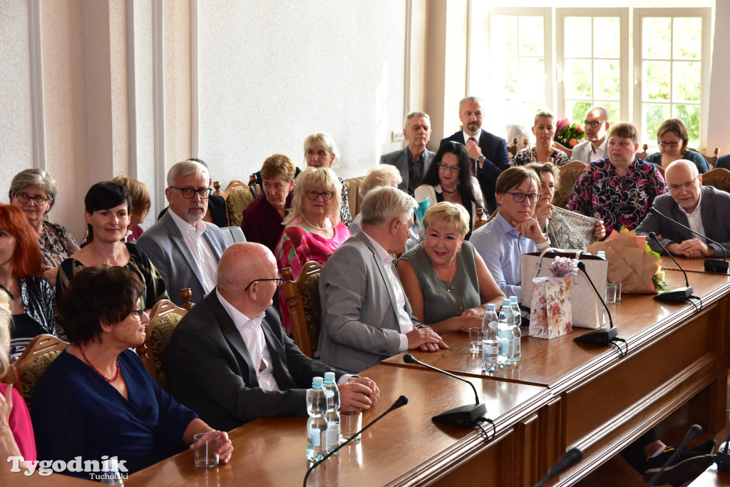 Tuchola: Hanna Szramka przeszła na emeryturę. Wzruszająca uroczystośc w tuchokskim urzędzie