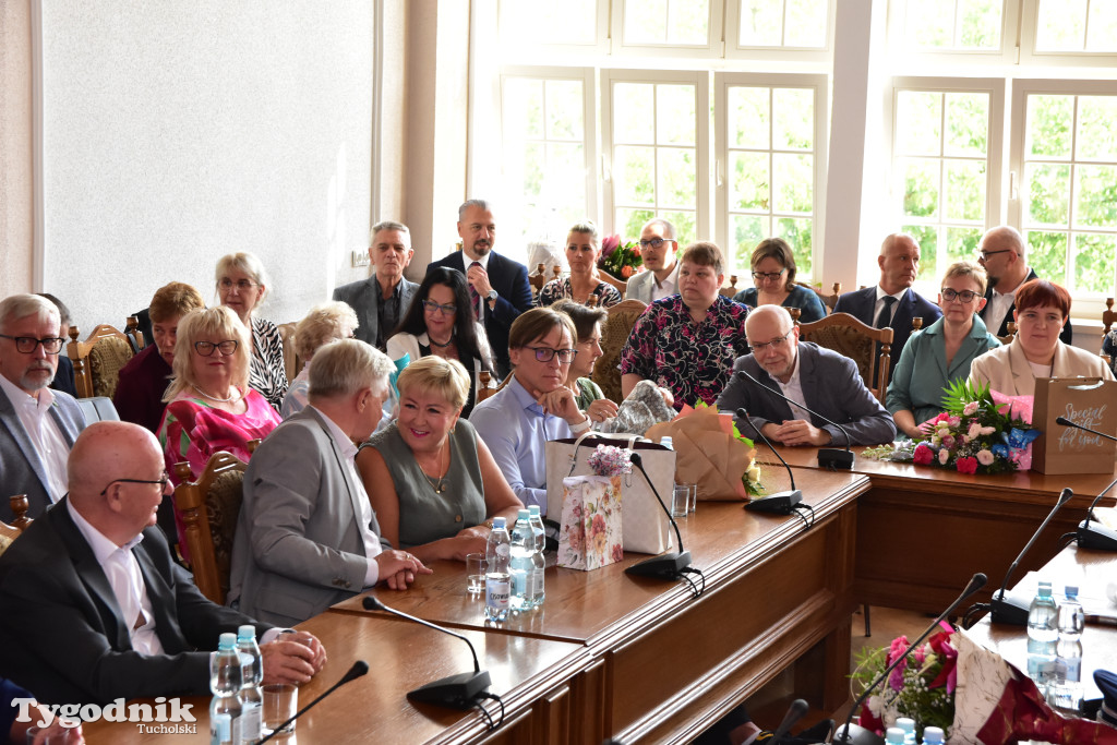 Tuchola: Hanna Szramka przeszła na emeryturę. Wzruszająca uroczystośc w tuchokskim urzędzie