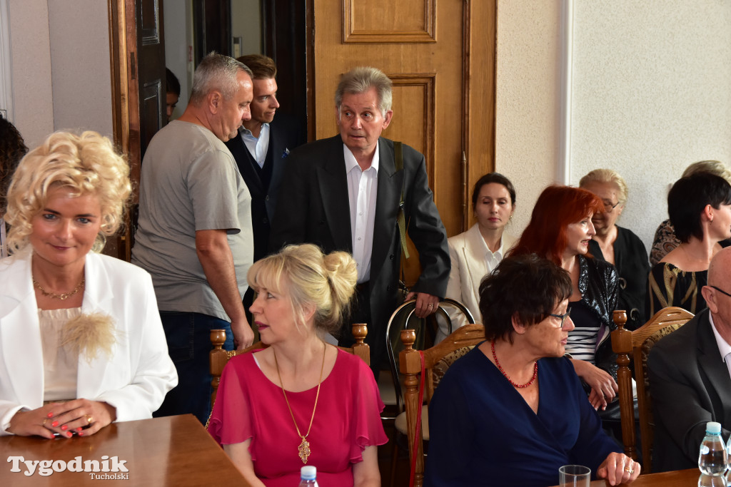 Tuchola: Hanna Szramka przeszła na emeryturę. Wzruszająca uroczystośc w tuchokskim urzędzie
