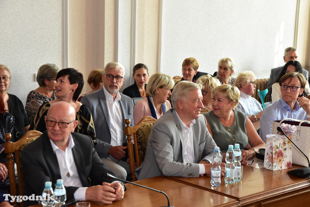 Tuchola: Hanna Szramka przeszła na emeryturę. Wzruszająca uroczystośc w tuchokskim urzędzie