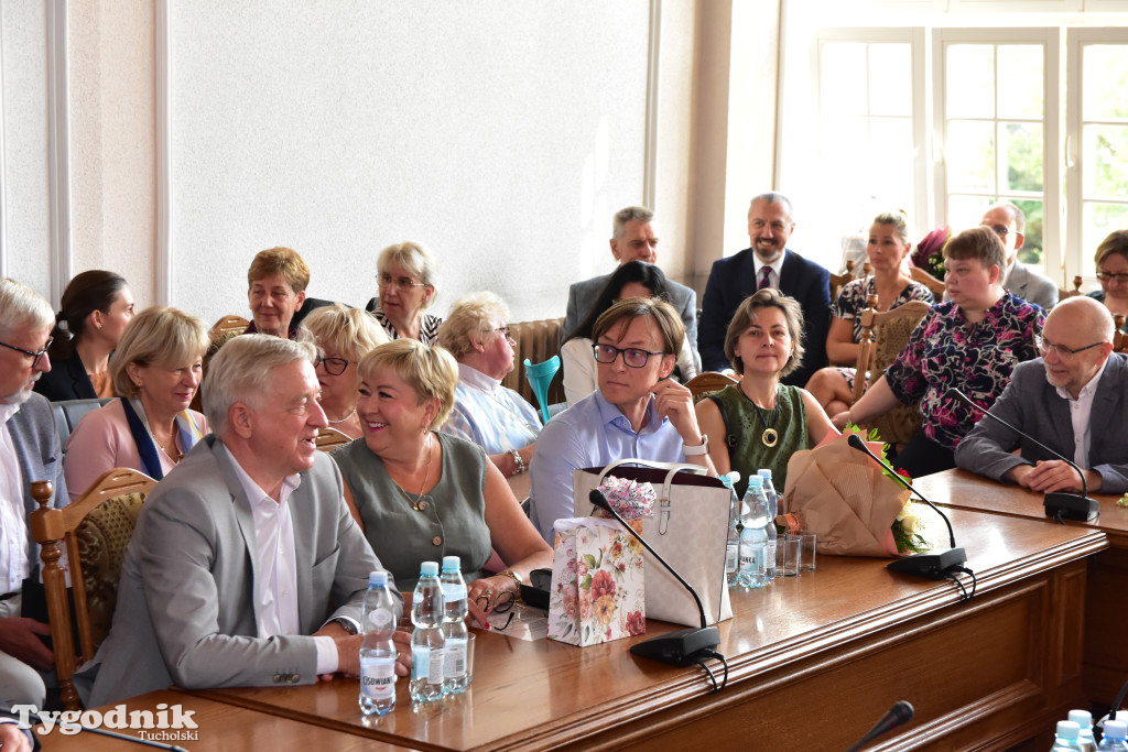 Tuchola: Hanna Szramka przeszła na emeryturę. Wzruszająca uroczystośc w tuchokskim urzędzie