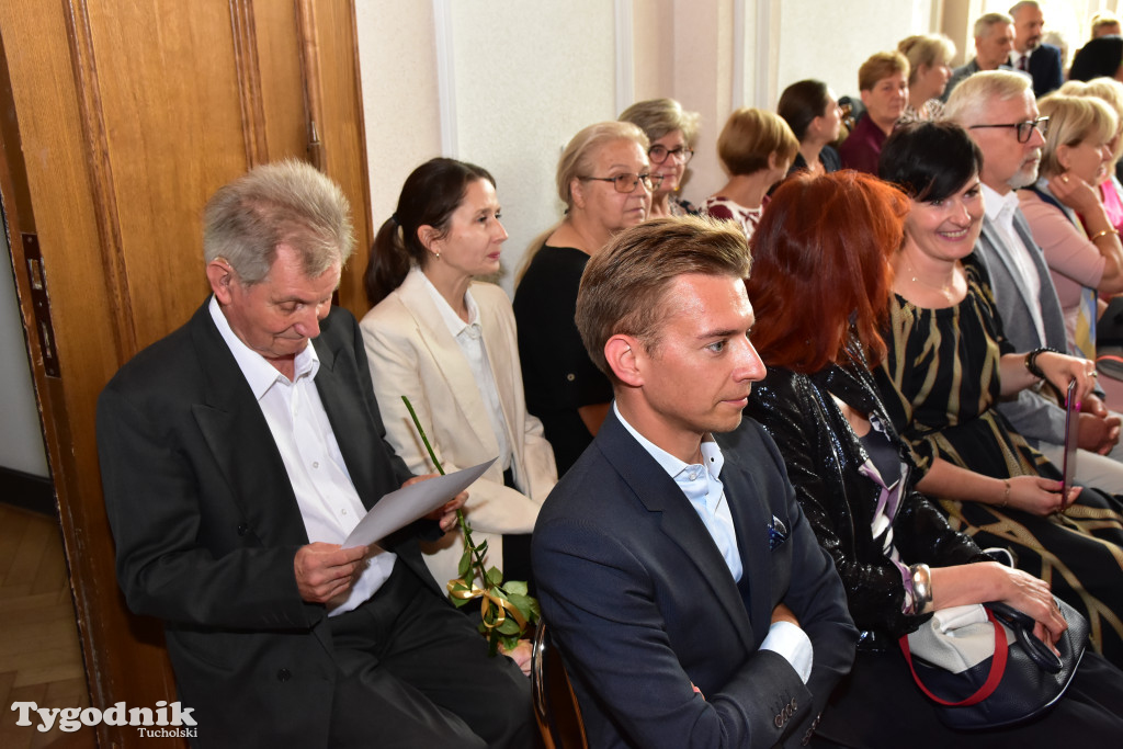 Tuchola: Hanna Szramka przeszła na emeryturę. Wzruszająca uroczystośc w tuchokskim urzędzie
