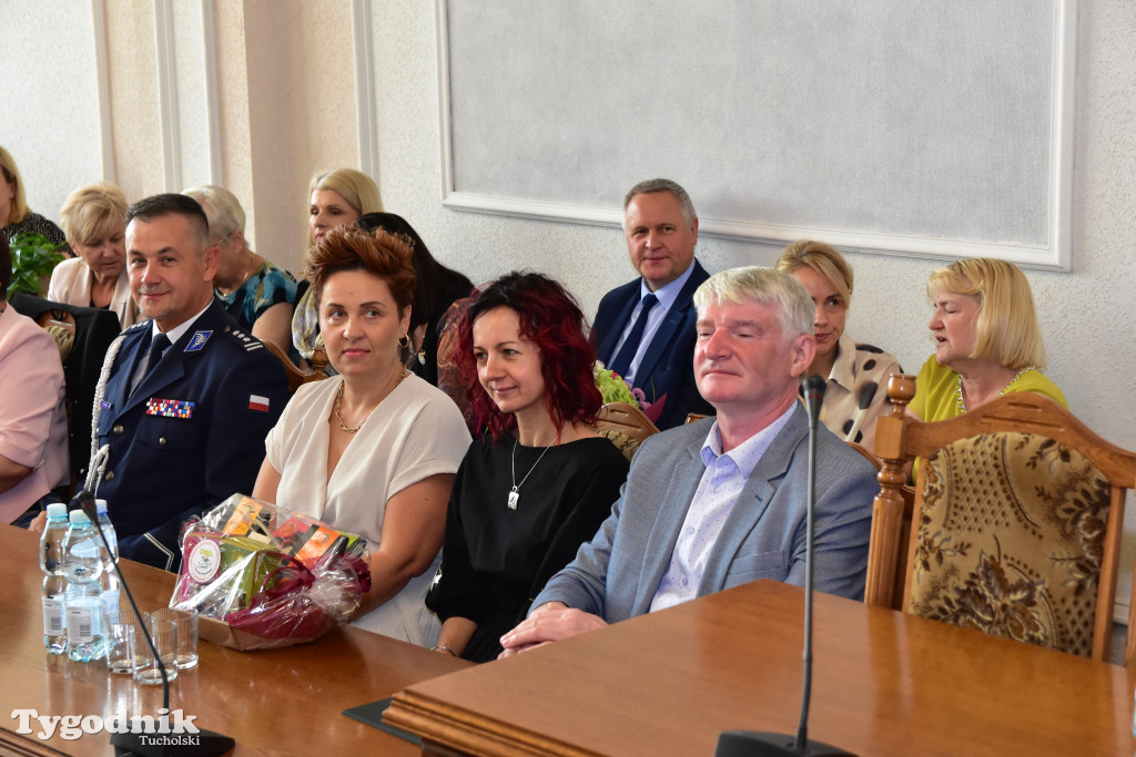 Tuchola: Hanna Szramka przeszła na emeryturę. Wzruszająca uroczystośc w tuchokskim urzędzie