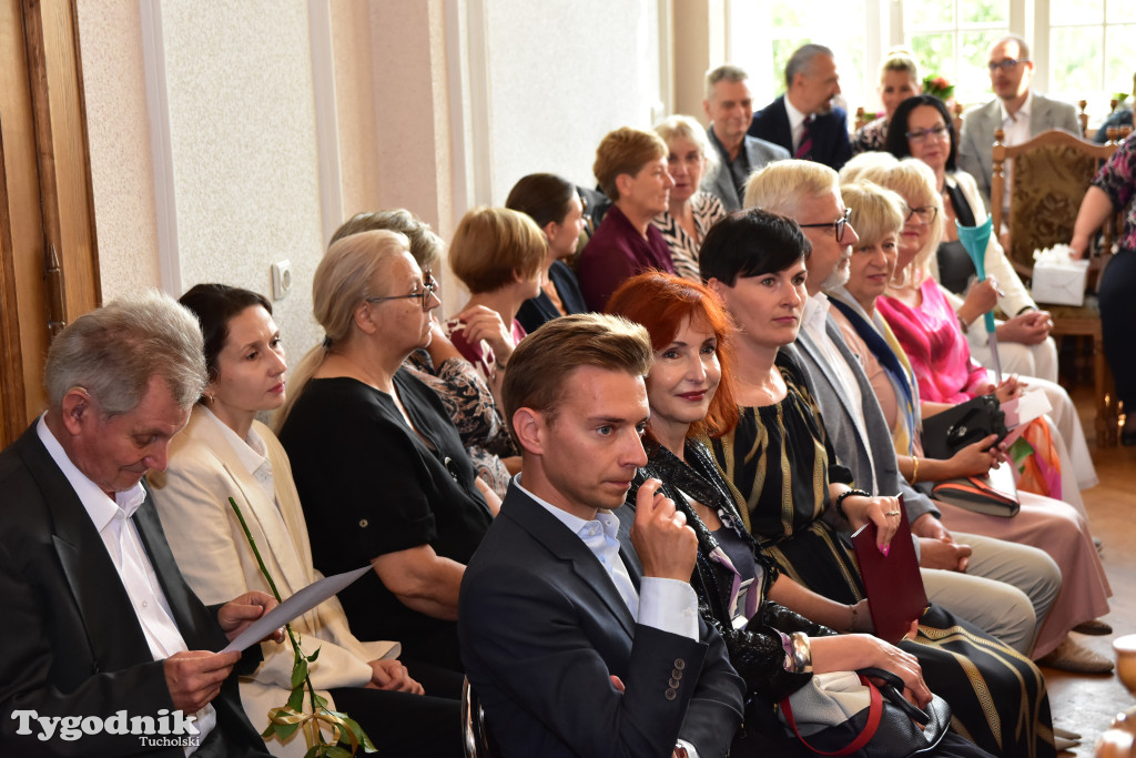 Tuchola: Hanna Szramka przeszła na emeryturę. Wzruszająca uroczystośc w tuchokskim urzędzie
