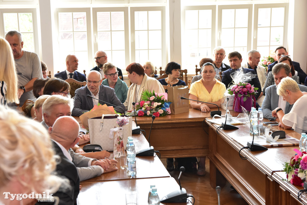 Tuchola: Hanna Szramka przeszła na emeryturę. Wzruszająca uroczystośc w tuchokskim urzędzie