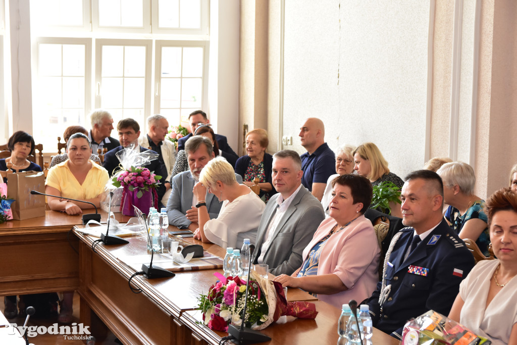 Tuchola: Hanna Szramka przeszła na emeryturę. Wzruszająca uroczystośc w tuchokskim urzędzie