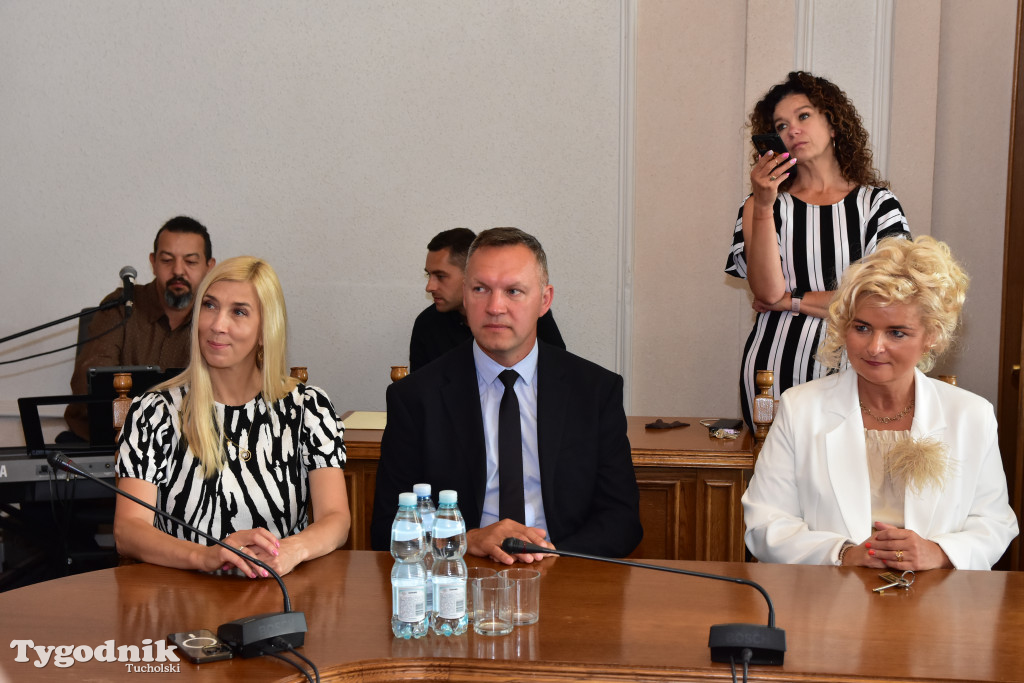 Tuchola: Hanna Szramka przeszła na emeryturę. Wzruszająca uroczystośc w tuchokskim urzędzie