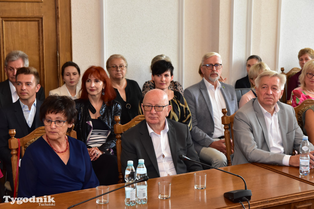 Tuchola: Hanna Szramka przeszła na emeryturę. Wzruszająca uroczystośc w tuchokskim urzędzie