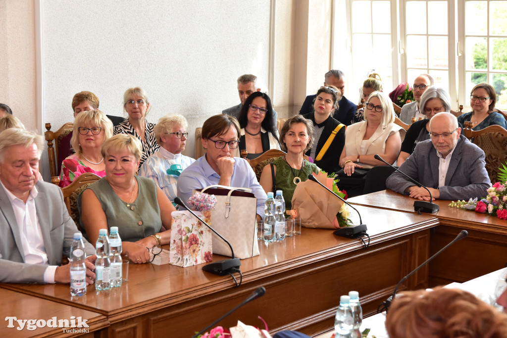 Tuchola: Hanna Szramka przeszła na emeryturę. Wzruszająca uroczystośc w tuchokskim urzędzie
