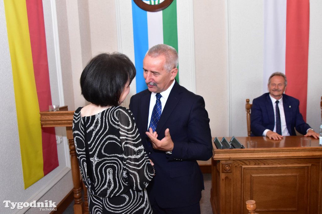 Tuchola: Hanna Szramka przeszła na emeryturę. Wzruszająca uroczystośc w tuchokskim urzędzie