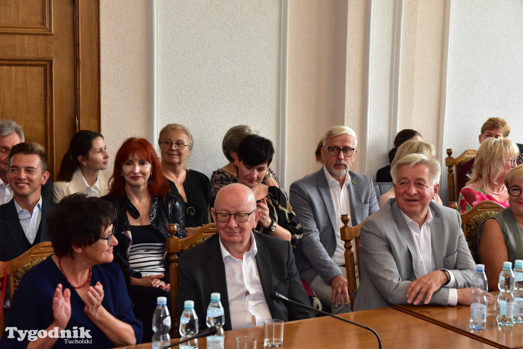 Tuchola: Hanna Szramka przeszła na emeryturę. Wzruszająca uroczystośc w tuchokskim urzędzie