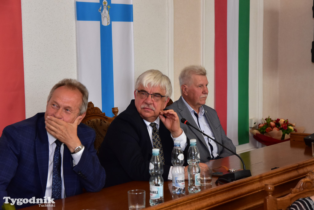 Tuchola: Hanna Szramka przeszła na emeryturę. Wzruszająca uroczystośc w tuchokskim urzędzie