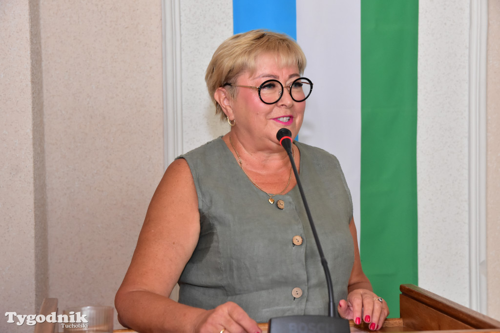 Tuchola: Hanna Szramka przeszła na emeryturę. Wzruszająca uroczystośc w tuchokskim urzędzie