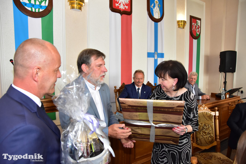 Tuchola: Hanna Szramka przeszła na emeryturę. Wzruszająca uroczystośc w tuchokskim urzędzie