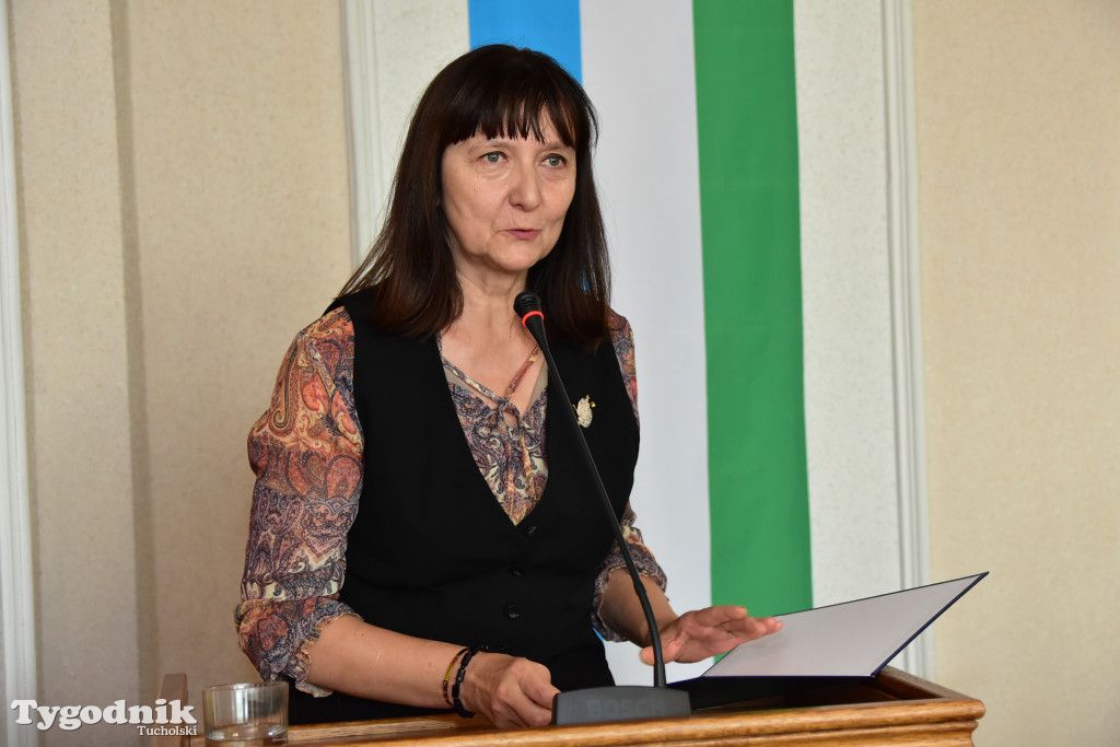 Tuchola: Hanna Szramka przeszła na emeryturę. Wzruszająca uroczystośc w tuchokskim urzędzie