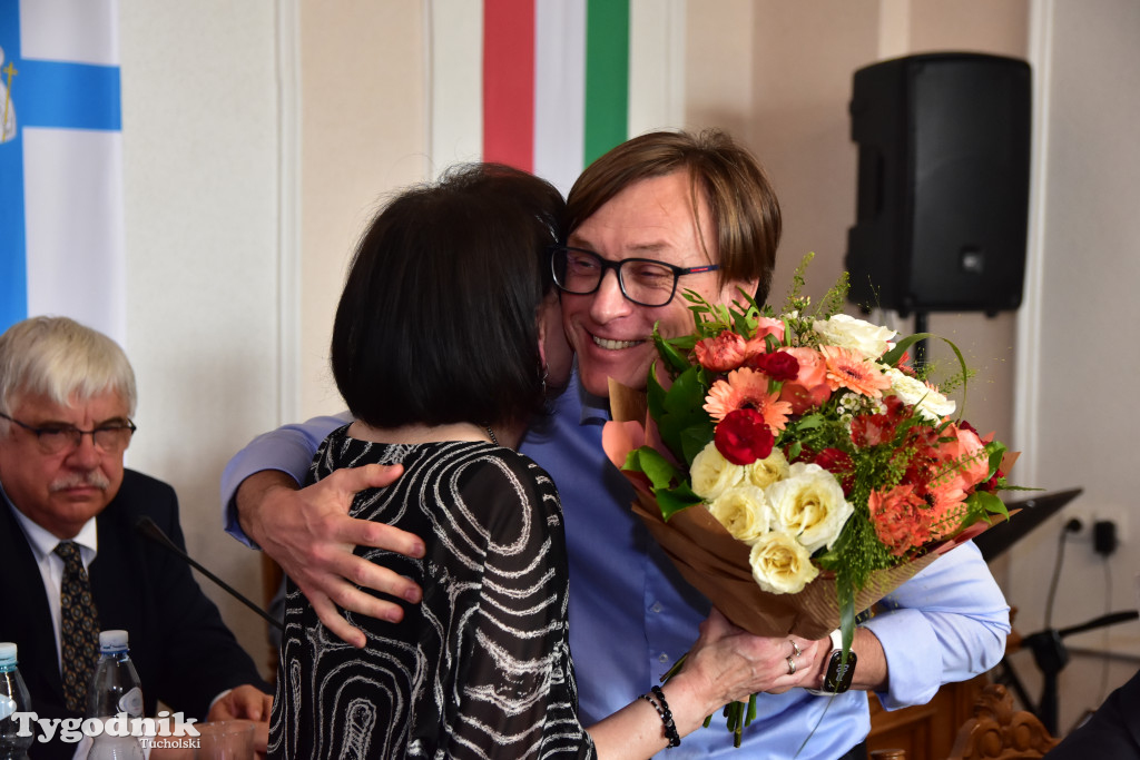Tuchola: Hanna Szramka przeszła na emeryturę. Wzruszająca uroczystośc w tuchokskim urzędzie