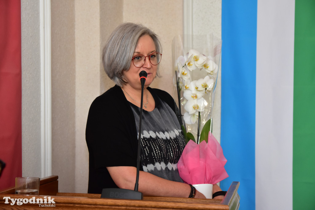 Tuchola: Hanna Szramka przeszła na emeryturę. Wzruszająca uroczystośc w tuchokskim urzędzie