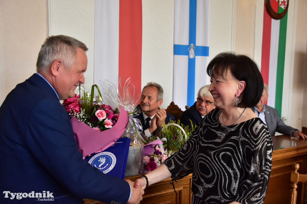 Tuchola: Hanna Szramka przeszła na emeryturę. Wzruszająca uroczystośc w tuchokskim urzędzie