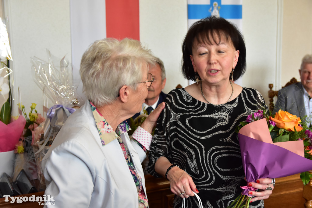 Tuchola: Hanna Szramka przeszła na emeryturę. Wzruszająca uroczystośc w tuchokskim urzędzie