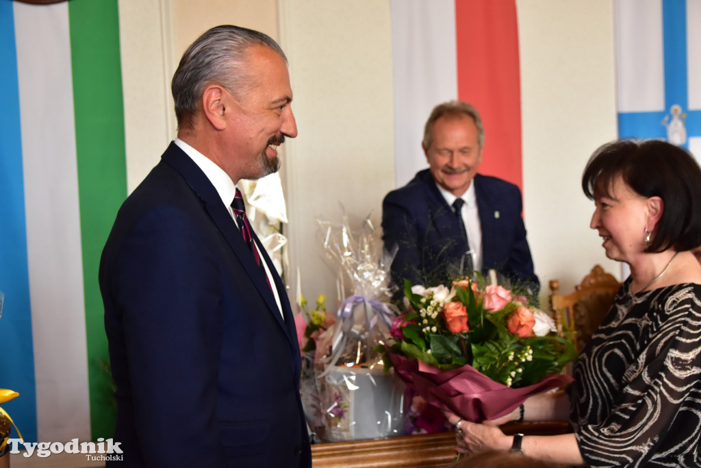 Tuchola: Hanna Szramka przeszła na emeryturę. Wzruszająca uroczystośc w tuchokskim urzędzie