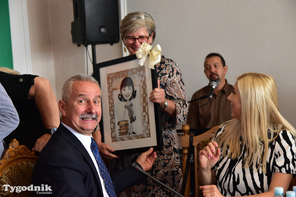 Tuchola: Hanna Szramka przeszła na emeryturę. Wzruszająca uroczystośc w tuchokskim urzędzie