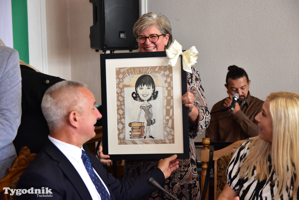 Tuchola: Hanna Szramka przeszła na emeryturę. Wzruszająca uroczystośc w tuchokskim urzędzie