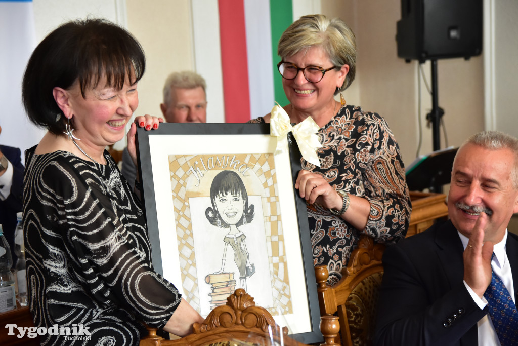 Tuchola: Hanna Szramka przeszła na emeryturę. Wzruszająca uroczystośc w tuchokskim urzędzie