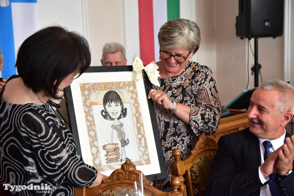 Tuchola: Hanna Szramka przeszła na emeryturę. Wzruszająca uroczystośc w tuchokskim urzędzie