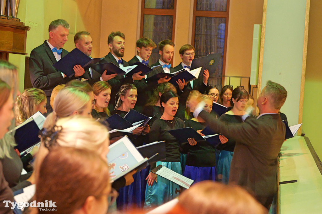 Trwa festiwal organowy w Tucholi. Chór z Gdyni