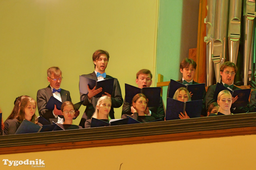 Trwa festiwal organowy w Tucholi. Chór z Gdyni