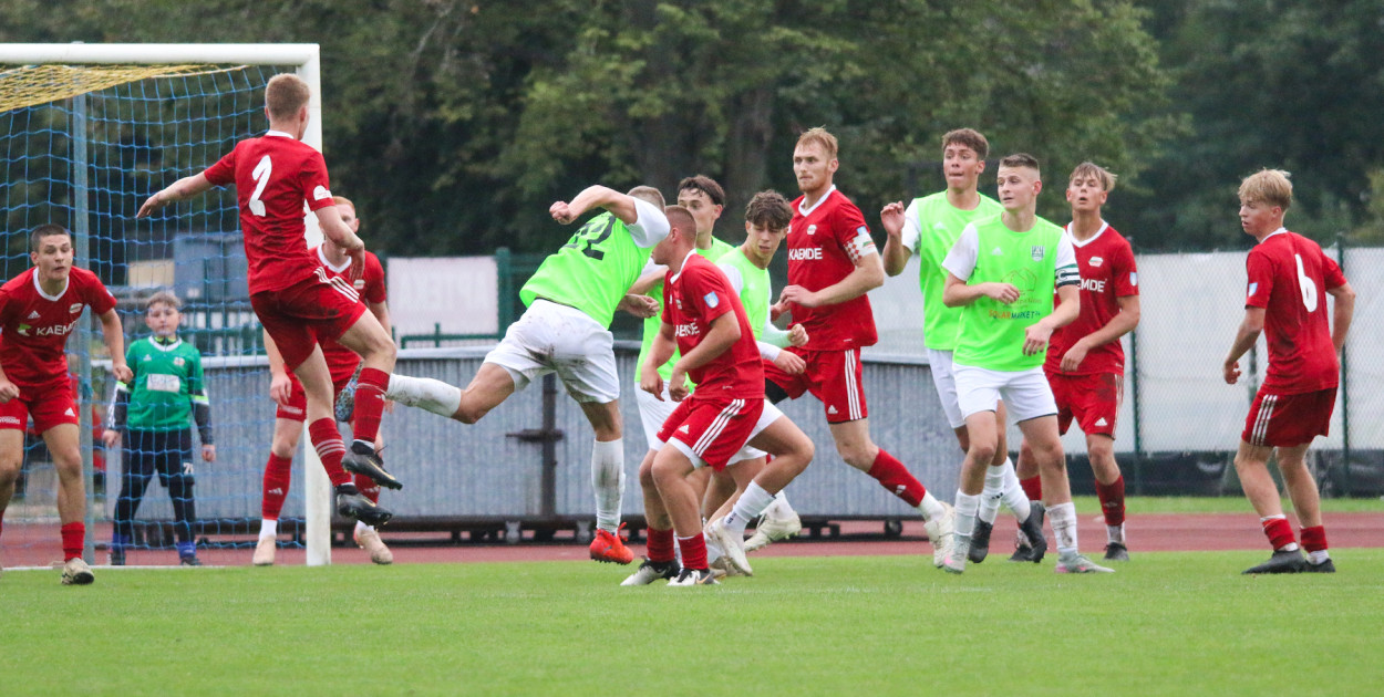 Klasa okręgowa: Tucholanka Tuchola - PAP Osielsko 1:4 (0:0). Bramka: Nitka (60)
