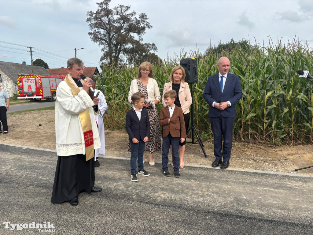 Dożynki w Przymuszewie zaczęły się od otwarcia drogi
