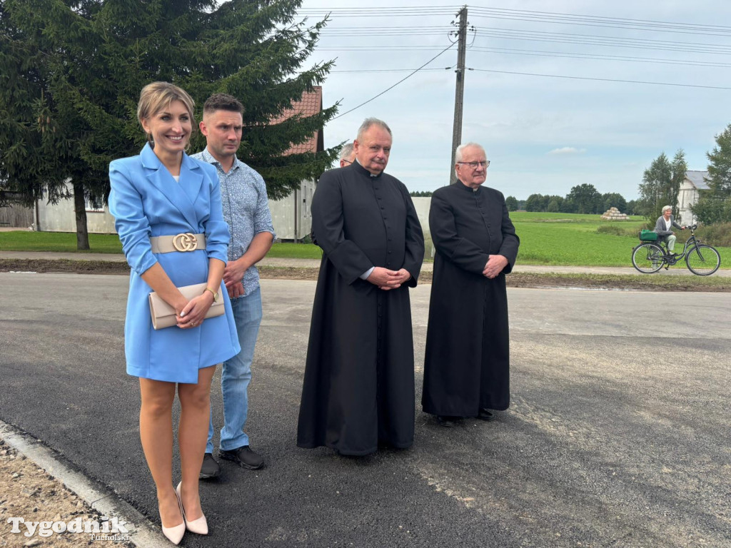 Dożynki w Przymuszewie zaczęły się od otwarcia drogi