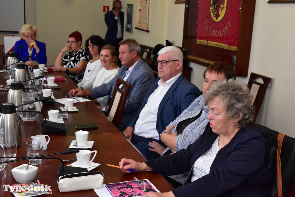 Znamy skład Rady Seniorów Powiatu Tucholskiego. Kto będzie reprezentował głos osób 60+ na forum powiatu?