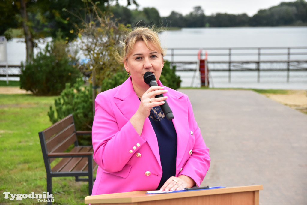 Gmina Lubiewo: Uroczysty odbiór inwestycji nad Jeziorem Bysławskim. Zobacz, jak zmieniła się plaża nad popularym jeziorem