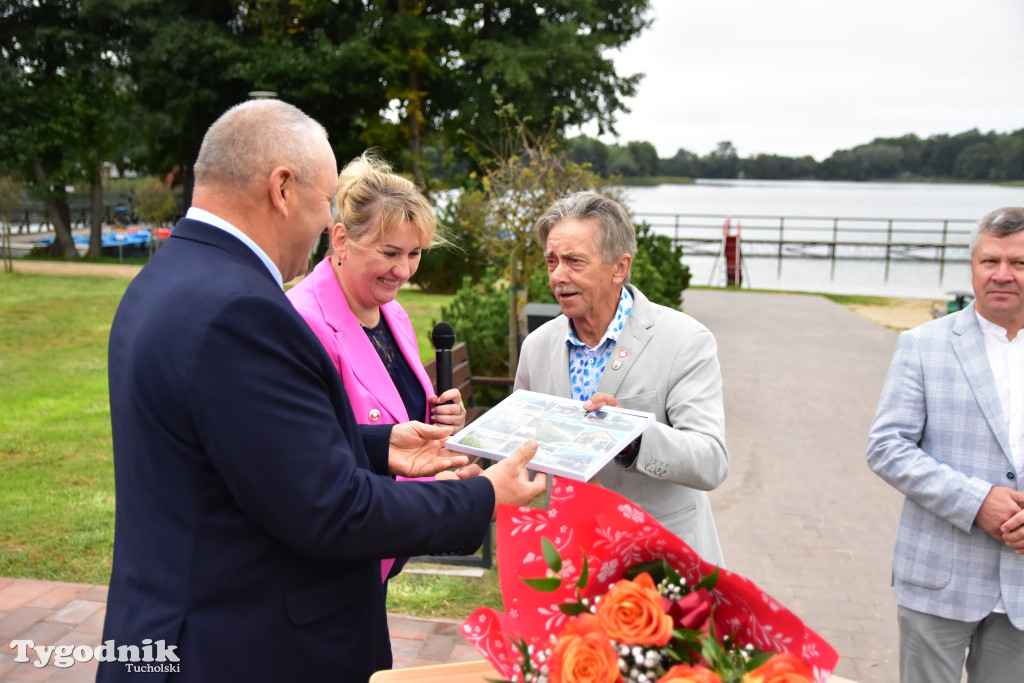 Gmina Lubiewo: Uroczysty odbiór inwestycji nad Jeziorem Bysławskim. Zobacz, jak zmieniła się plaża nad popularym jeziorem
