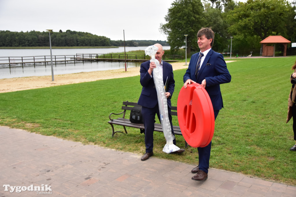 Gmina Lubiewo: Uroczysty odbiór inwestycji nad Jeziorem Bysławskim. Zobacz, jak zmieniła się plaża nad popularym jeziorem