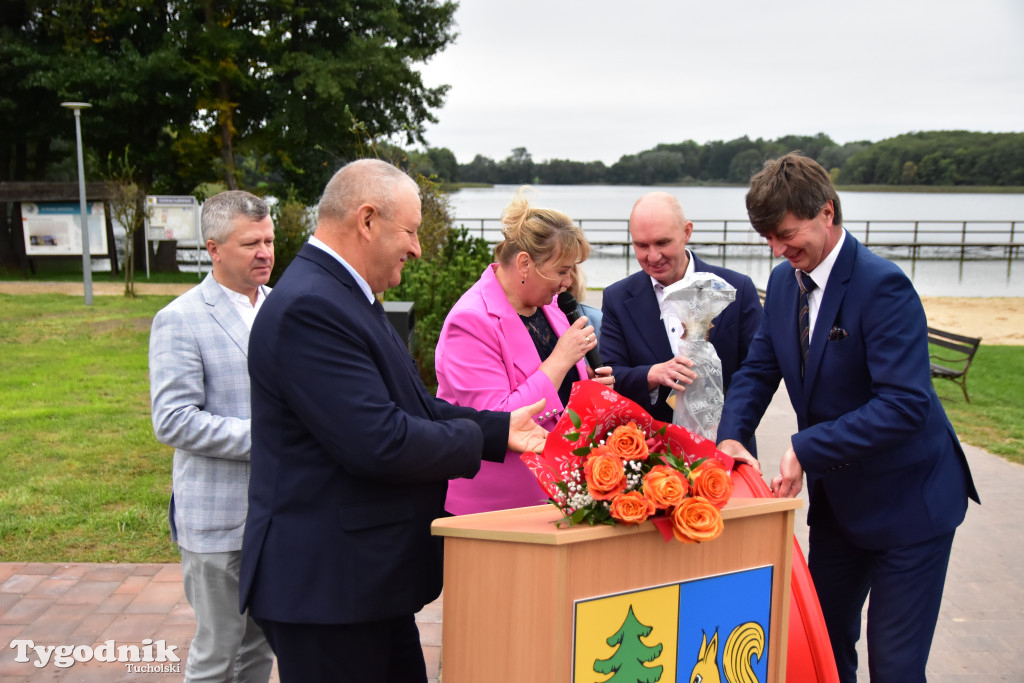 Gmina Lubiewo: Uroczysty odbiór inwestycji nad Jeziorem Bysławskim. Zobacz, jak zmieniła się plaża nad popularym jeziorem