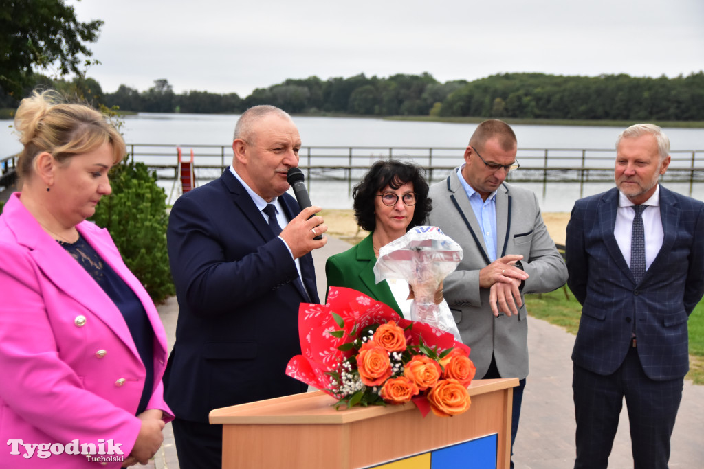 Gmina Lubiewo: Uroczysty odbiór inwestycji nad Jeziorem Bysławskim. Zobacz, jak zmieniła się plaża nad popularym jeziorem