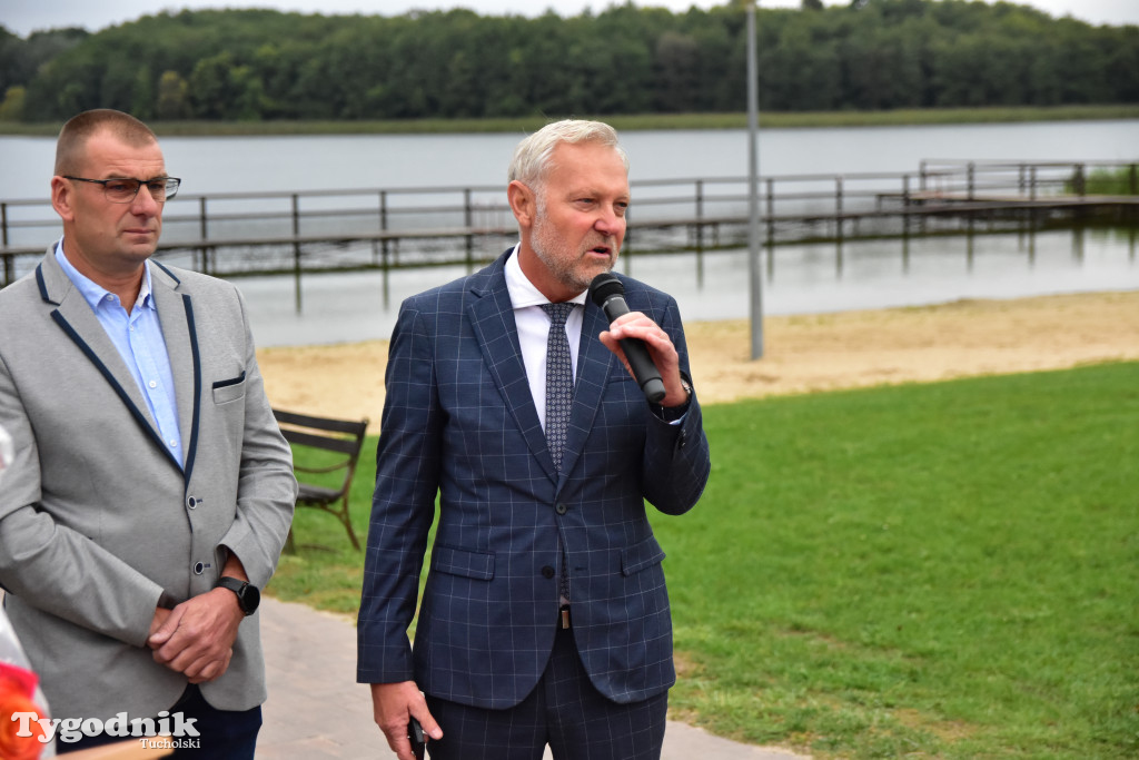 Gmina Lubiewo: Uroczysty odbiór inwestycji nad Jeziorem Bysławskim. Zobacz, jak zmieniła się plaża nad popularym jeziorem