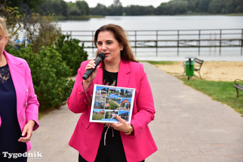 Gmina Lubiewo: Uroczysty odbiór inwestycji nad Jeziorem Bysławskim. Zobacz, jak zmieniła się plaża nad popularym jeziorem